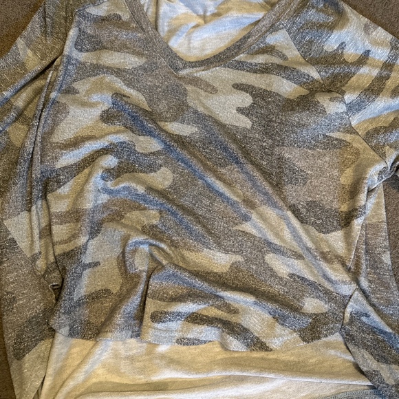 A supply camo top - Picture 2 of 2
